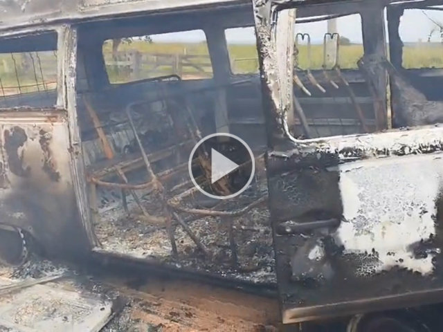 Kombi escolar pega fogo e menina sofre queimaduras em fazenda