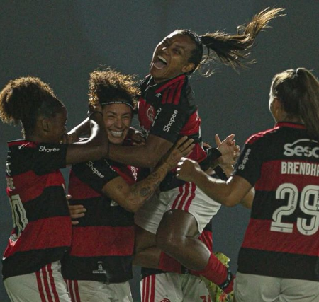 Cristiane decide Fla-Flu e Flamengo sobe na tabela do Brasileiro