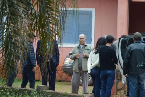 Médico é preso por posse de arma e investigado por feminicídio