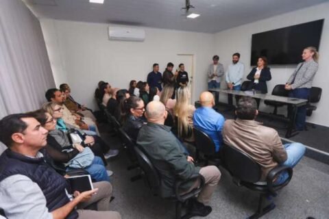 Após apagar incêndio na Câmara, prefeita ajusta a casa