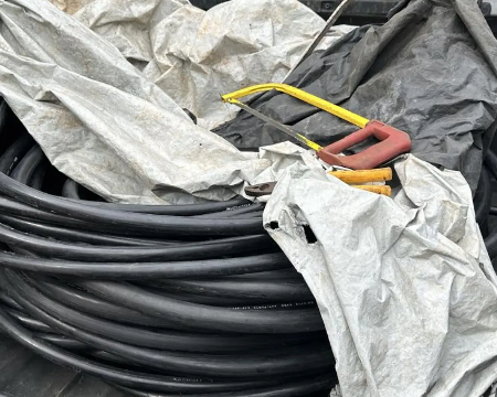 Falsos técnicos são presos ao furtar 100 kg de cabos no Centro