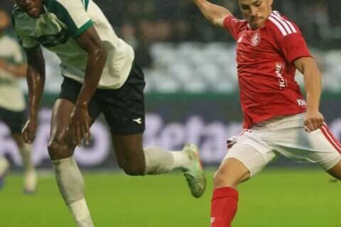Internacional busca empate no fim contra o Coritiba pelo Brasileirão
