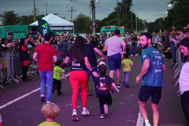 Nem frio espanta público de corrida nos altos da Afonso Pena