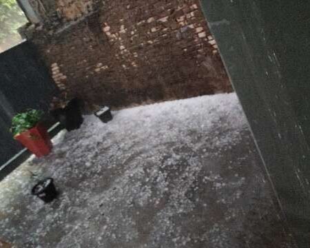 Temporal com granizo assusta moradores e causa prejuízos