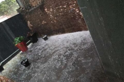 Temporal com granizo assusta moradores e causa prejuízos