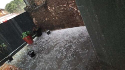 Temporal com granizo assusta moradores e causa prejuízos