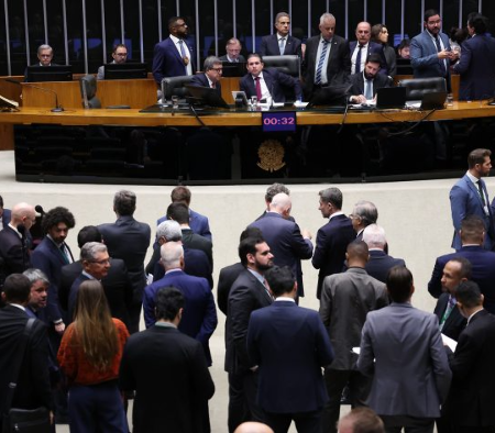 Deputados criam fundo de R$ 5 bilhões para explorar minerais estratégicos
