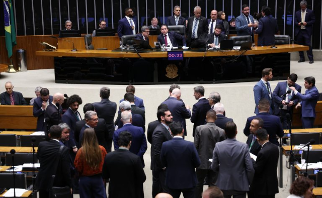 Deputados criam fundo de R$ 5 bilhões para explorar minerais estratégicos