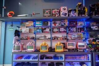 Paraíso dos gamers, loja tem jogo de 1970 e fliperama de graça