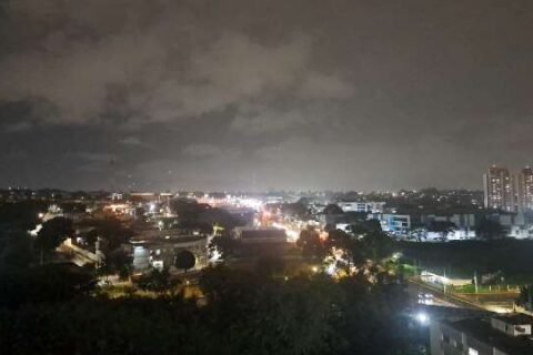 Depois de dia seco, chuva alcança bairros de Campo Grande à noite