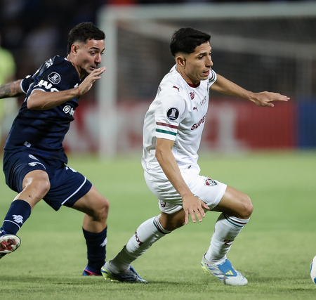Gols no fim garantem noite de reação para Corinthians e Fluminense