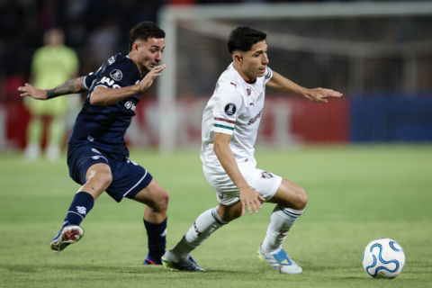 Gols no fim garantem noite de reação para Corinthians e Fluminense