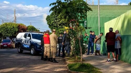 Homem armado com faca tenta puxar crianças na entrada de escola e é preso