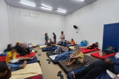 Força-tarefa acolhe moradores de rua e aceita pets em noite fria