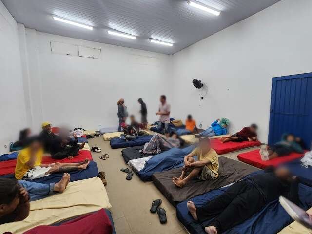 Força-tarefa acolhe moradores de rua e aceita pets em noite fria