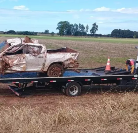 Capotagem na MS-162 mata motorista de Hilux e deixa passageiro ferido