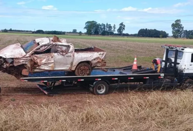 Capotagem na MS-162 mata motorista de Hilux e deixa passageiro ferido