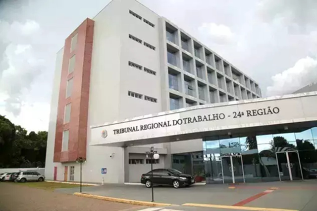 Trabalhadora chamada de “piche de asfalto” será indenizada por ofensas racistas