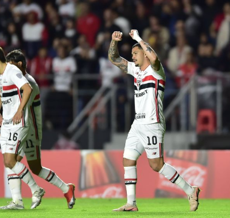 Dorival estreia com empate e São Paulo vê pressão crescer na Sul-Americana