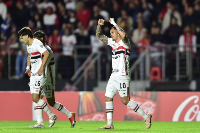 Dorival estreia com empate e São Paulo vê pressão crescer na Sul-Americana