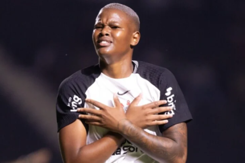 Corinthians goleia Mixto por 4 a 1 e retoma liderança do Brasileirão