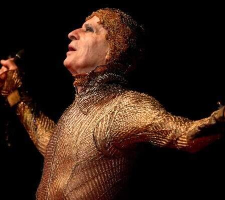 Ney Matogrosso viverá padre que inspirou Lídia Baís em filme