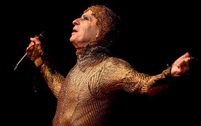 Ney Matogrosso viverá padre que inspirou Lídia Baís em filme