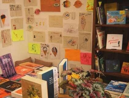 Livro parado na estante vira moeda de troca em nova feirinha deste sábado