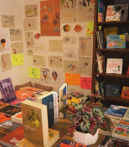 Livro parado na estante vira moeda de troca em nova feirinha deste sábado