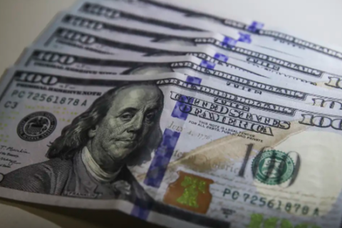 Dólar fecha em R$ 4,89 com pressão da inflação nos Estados Unidos