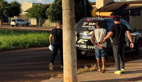 Estrangeiro é preso por agiotagem após ameaçar vítimas com fotos dos filhos