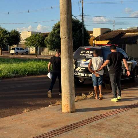 Estrangeiro é preso por agiotagem após ameaçar vítimas com fotos dos filhos