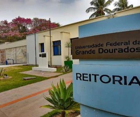 UFGD abre seleção para professores substitutos com salários de até R$ 8,3 mil