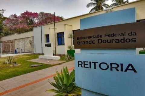 UFGD abre seleção para professores substitutos com salários de até R$ 8,3 mil