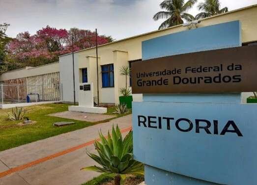 UFGD abre seleção para professores substitutos com salários de até R$ 8,3 mil