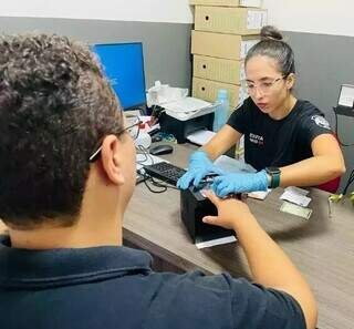 Enquanto mutirões lotam, 30% faltam e vagas sobram para emissão de identidade Enquanto mutirões lotam, 30% faltam e vagas sobram para emissão de identidade