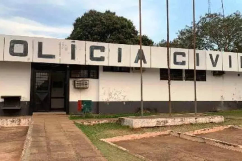 Homem é baleado no braço durante ataque a tiros contra carro