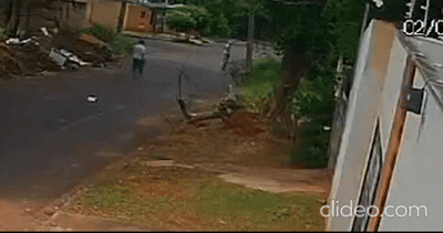 Câmera de segurança flagrou pedrada na cabeça de homem que morreu horas depois