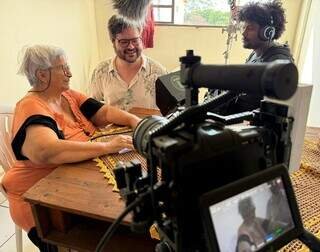 Aos 77 anos, Terezinha estreia em filme com “A Trovadora e a Poeta”
