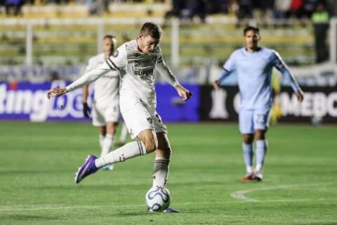 Fluminense perde na Bolívia e Vasco vence com goleada no Rio