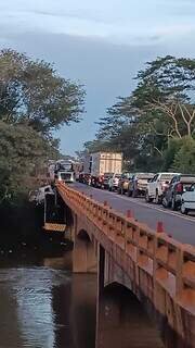 Retirada de carreta no Rio Vacaria voltará a interditar BR-163 nesta quinta