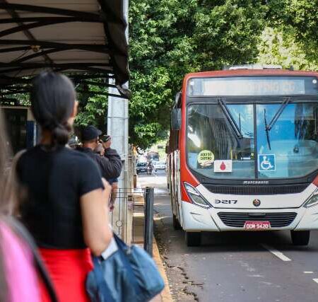 Levantamento aponta que campo-grandense perde 44 dias por ano no ônibus