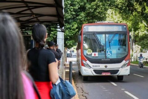 Levantamento aponta que campo-grandense perde 44 dias por ano no ônibus