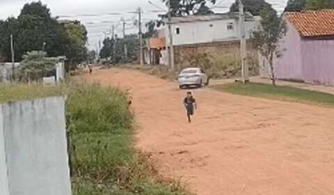 Menina corre para comércio após homem mostrar partes íntimas na rua