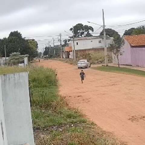 Menina corre para comércio após homem mostrar partes íntimas na rua