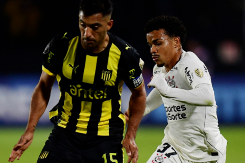 Corinthians busca empate no Uruguai e garante liderança na Libertadores