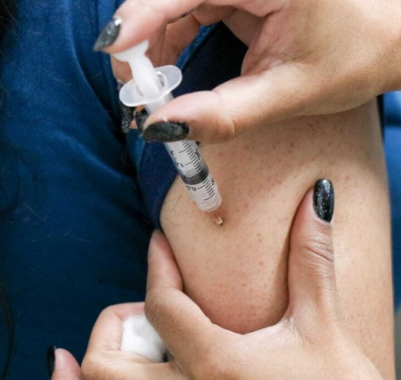Estado amplia vacinação contra dengue para todos os servidores da saúde