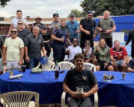 Entre peixe frito, futebol e samba, amizade sobrevive há 40 anos