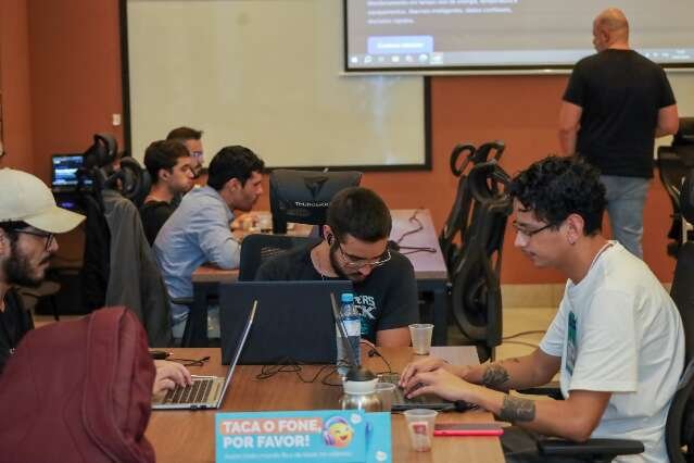Em clima de “O Aprendiz”, estudantes encaram desafios reais da indústria