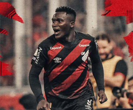 Athletico vence Mirassol no fim, entra no G4 e amplia crise do adversário